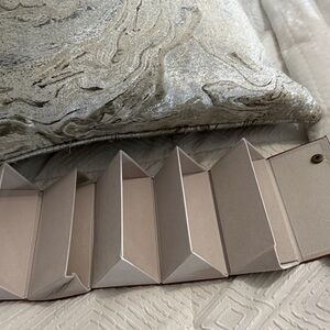 Elegant Accordion-Style Organizer
